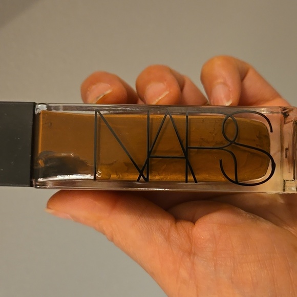 NARS & Wet n Wild Brown Foundation Flawless Finish Bundle - Picture 2 of 5